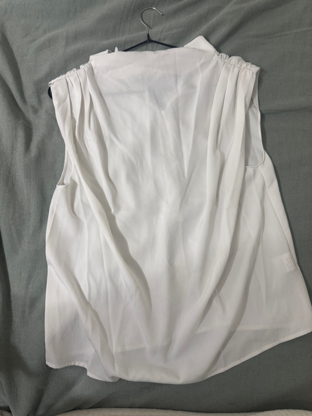 Commense White Sleeveless Pleated Back Blouse